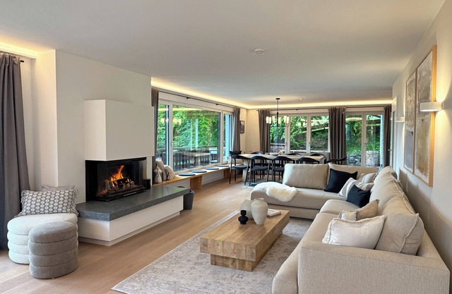 Vacation home Allgäu: eat-in kitchen, fireplace, 4 bedrooms, 3 bathrooms, terrace & hot tub