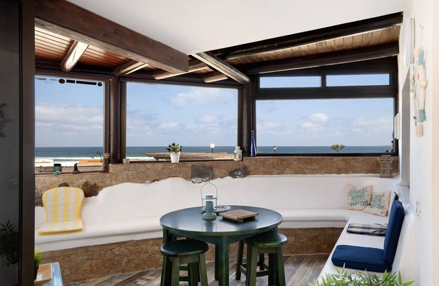 Vacation Home 'Bungalow Famara, Lanzarote' with Sea View, Private Terrace and Wi-Fi