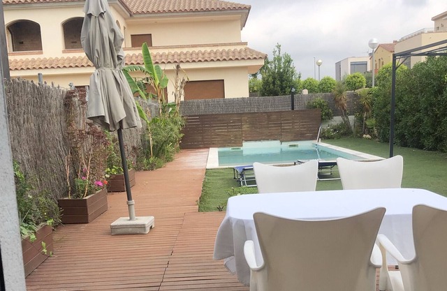 Vacation Home "Cap Roig" with Private Pool, Open Terrace & Wi-Fi