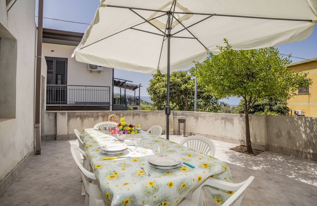 Vacation Home "La Casuzza Di Sara" with Private Terrace & Wi-Fi