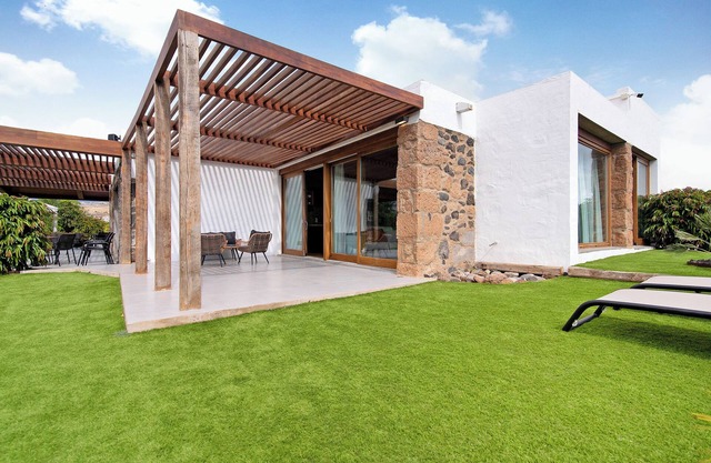 Vacation Home 'Lis - Finca La Suerte Grande' with Mountain View, Private Terrace and Wi-Fi