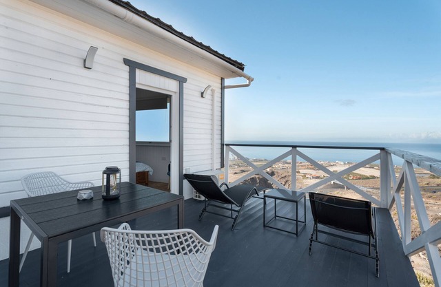 Vacation Home 'Penthouse El Balcón De Adeje' with Sea View, Wi-Fi and Air Conditioning