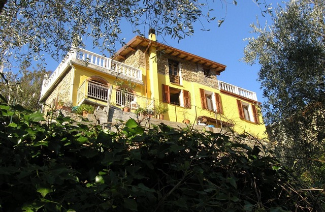 Vacation home with panoramic view, open fireplace in an absolute quiet location