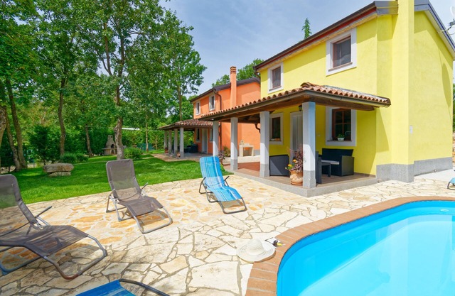 Vacation homes Sunny Twins - 2 houses, 10 persons, 4 bedrooms, pool, barbecue