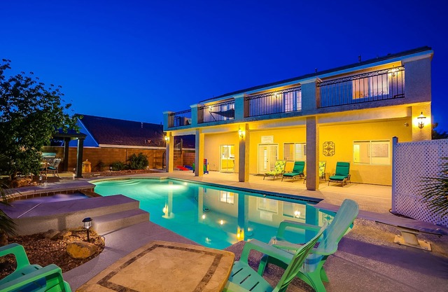 Vacation Ready 4 Bed/3 Bath with a Heated Pool & Spa