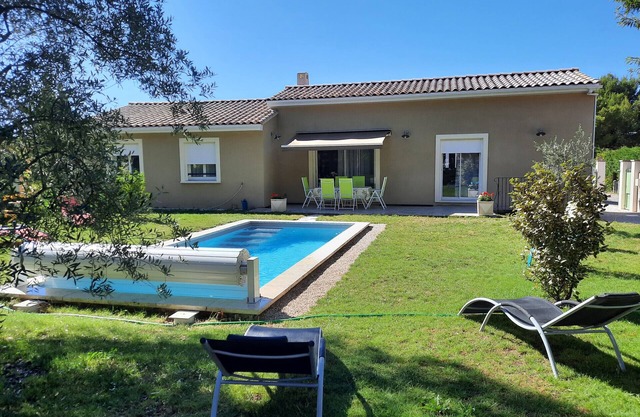 Vacation rental house with pool TAILLADES LS2-317
