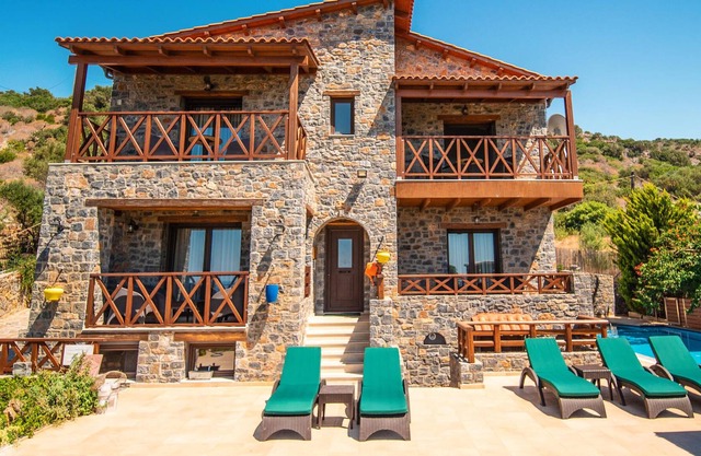 Vacationers of all ages will feel right at home in this great vacation home, which has been very tas