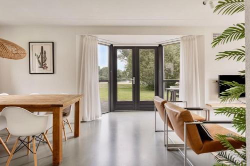 Vakantiehuis aan het water -incl laadpaal-