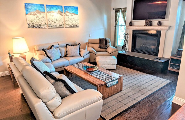 Val D' Isere-Beautiful! - Ski In/Out! Condo.
