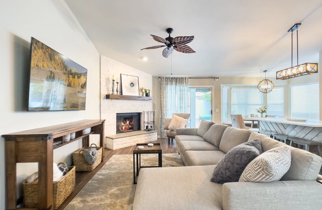 Val Vista Oasis- Gorgeous Gilbert Home with Pool