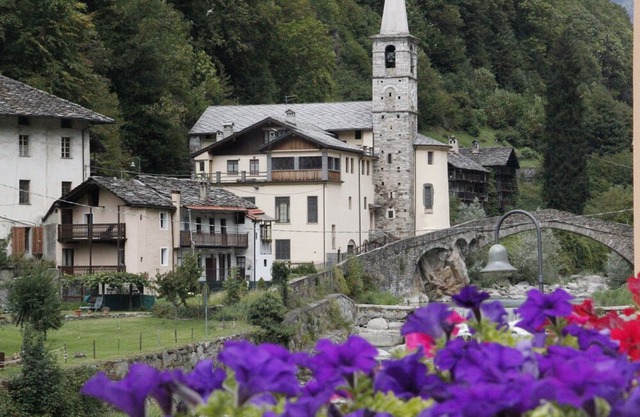 VALLEY OF GRESSONEY FONTAINEMORE THREE-ROOM APARTMENT