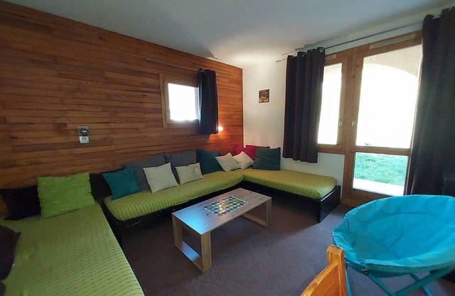Valmorel, 2-room ski-in apartment with terrace, equipped kitchen, pets allowed