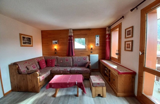 VALMOREL apartment 5 pers, res. Lauzière Dessus, superb view, covered parking