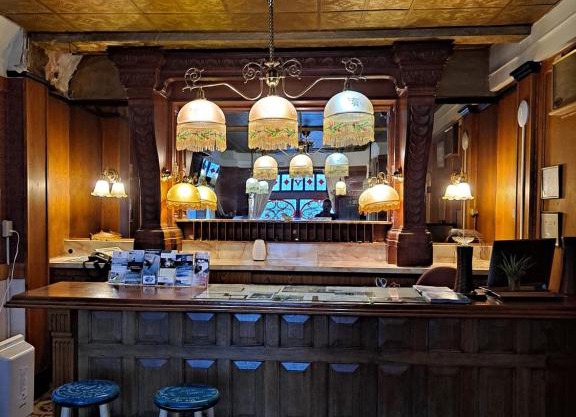 Van Gilder Hotel