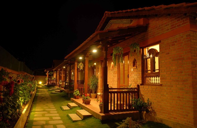 Vardan Resort n' Apartment