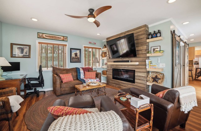 Vaughn Lake Escape:Endless Days on the Water – Swim, Boat & Relax!