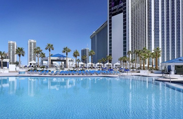 Vegas Fun at Westgate! Steps to LVCC | Monorail to Strip-Studio