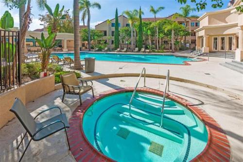 Venetian Vacation La Jolla one bedroom condo luxury furnished central near beach and UTC mall