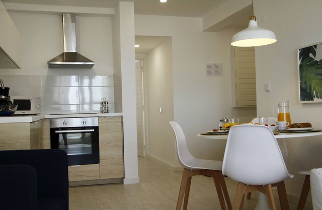 Very comfortable one bedroom apartment with balcony, in front of the beach, in Costa da Caparica.
