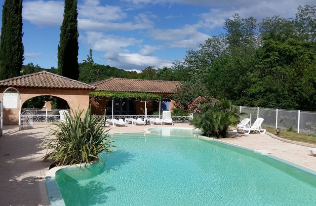 VERY NICE CHALET 4 pers air conditioning SWIMMING POOL RIVER SOUTH ARDECHE