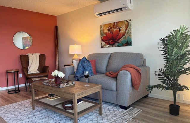Very Quiet-2 BR w/KING-Full Kitchen-6 Min to Kadlec. Hanford/PNNL 6 miles