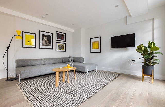 Vibrant Leicester Square 2BR - Netflix & Nespresso