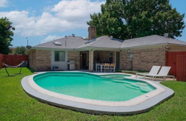 Vibrant Spacious Home w/Private Pool and Jacuzzi