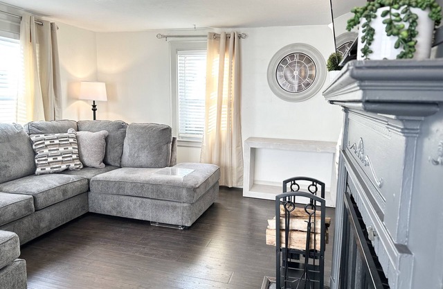 Vibrant Urban Home! 4 Bed - 2 Bath