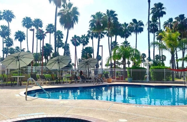 Victoria Palms Inn & Suites