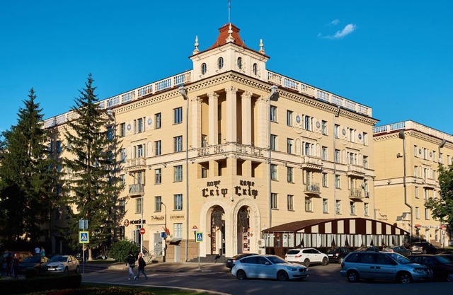 Victory Square Apartment