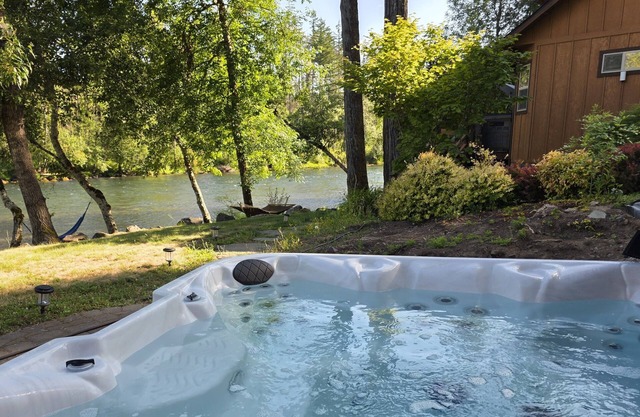 VidaViewResort.com: best riverfront value.