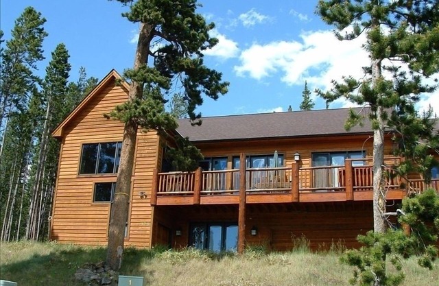 'View Manor' - Five Master Suites!
