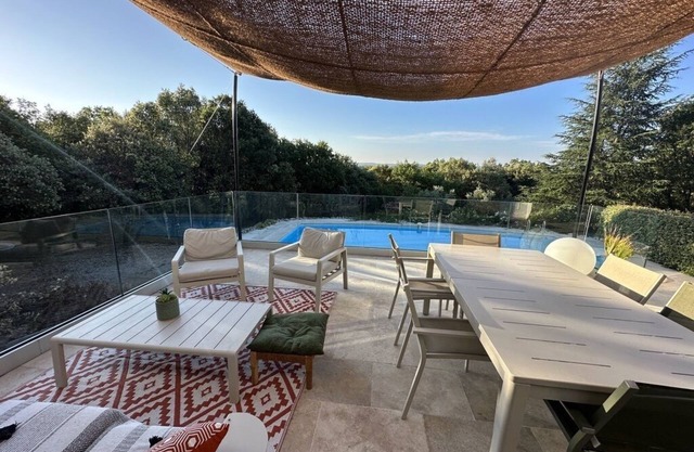 VIEWS-FREE FAMILY HOME ON 4800m2