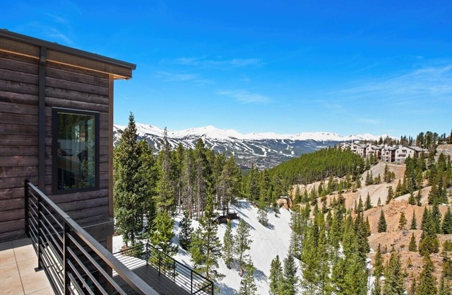 Views|Hot Tub| Luxury|Free Bus Route