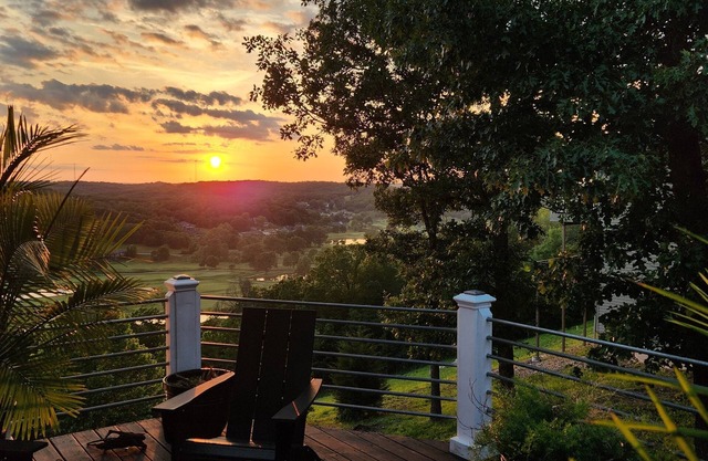 Views of Osage Golf Course & Osage River, 3 Balconies, Game Room, Sleeps 9