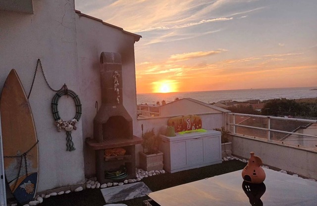 Vila Chã beach apartment/terrace, 2/4 peoples, sea views/barbecue/snooker table.