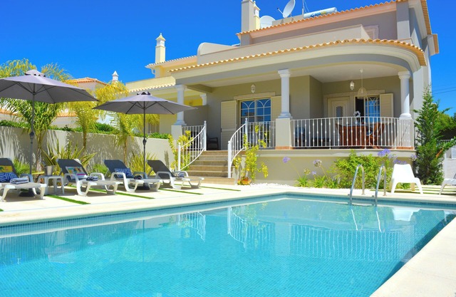 Vila Cristina Mar - Oceanview (8 guests) 600 meters from the beach