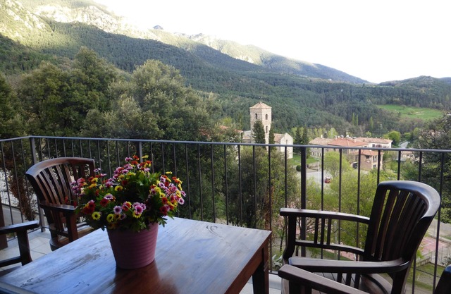 Viladomatrural. La Balconada, stunning views from historic building