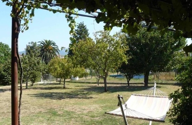 Vilagarcia De Arousa: House with garden, near the sea.