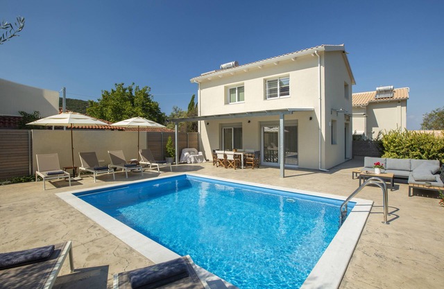 Vilana Villa ideal for small groups/families 2km from Lefkada city