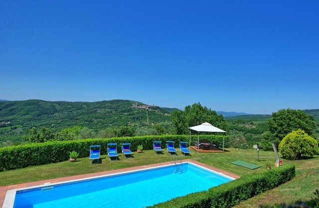 Villa Crispinino - Holiday Country House in Civitella in Val di Chiana, Tuscany