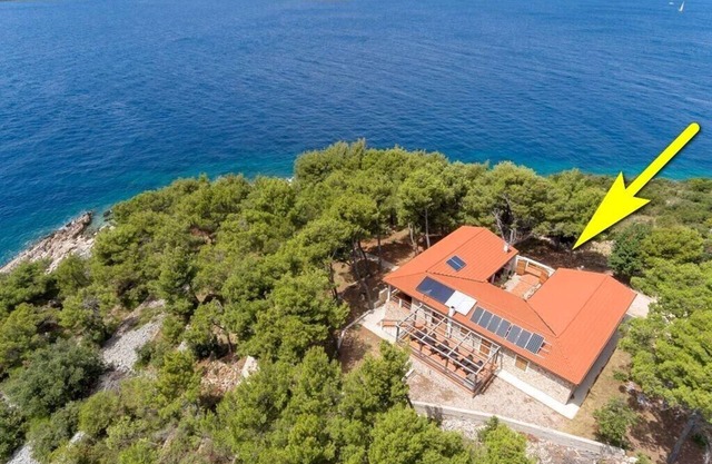 Villa, (12967), Drvenik Veliki, hr