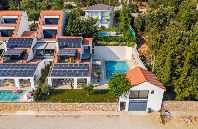 Villa 16 | Dhërmi by PikHost