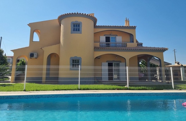 Villa 4 Chambres Proche mer Avec Piscine