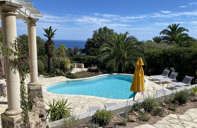 VILLA 4*Lou Mistralou, MERà300m,PiscT°,clim,WF,6Ch,2à16 P