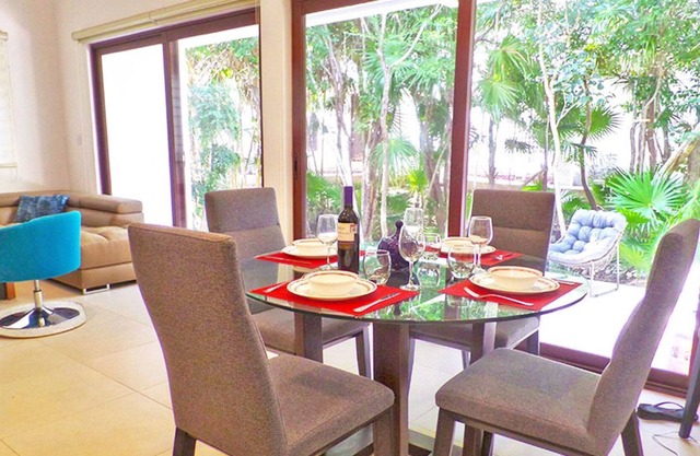 Villa Akumal, A Peaceful Space for 6 with Private Terrace * Steps to the Beach!