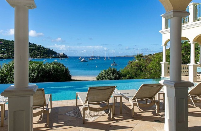 Villa Alondras: Beach Front! Large Pool and Spa! Island Luxury!