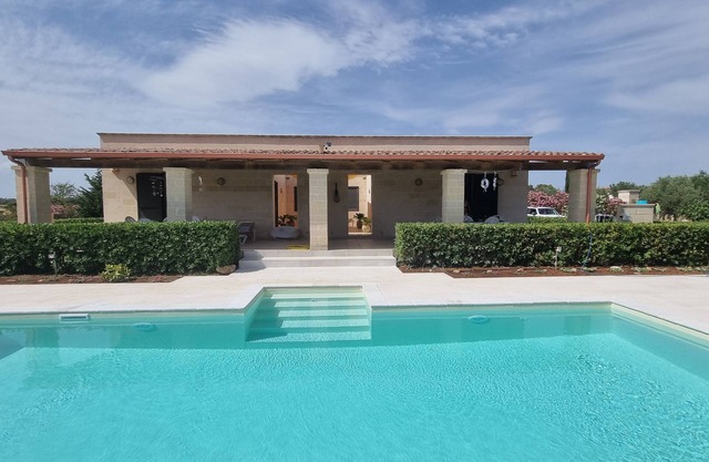 VILLA AMICORUM WEST and EAST, pool 10 x 4 m
