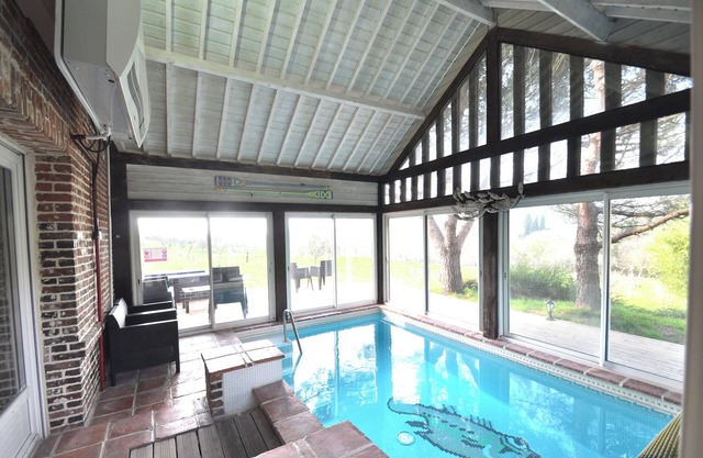 Villa and outbuilding, private swimming pool, sauna, games rooms, not overlooked