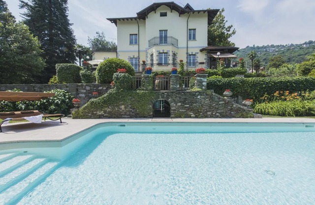 Villa Angela with pool and lake view